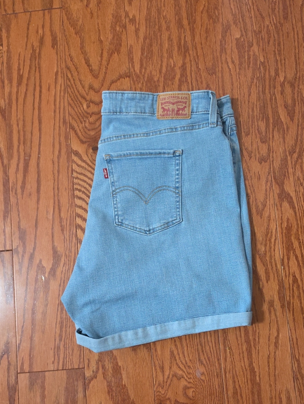 Levi's Light Wash Mid Length Denim Shorts with Front & Back Pockets